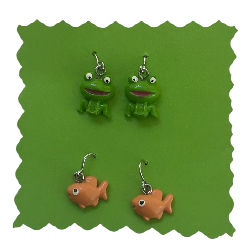 *FREE WITH PURCHASE* GIRL’S EARRINGS FROG FISH